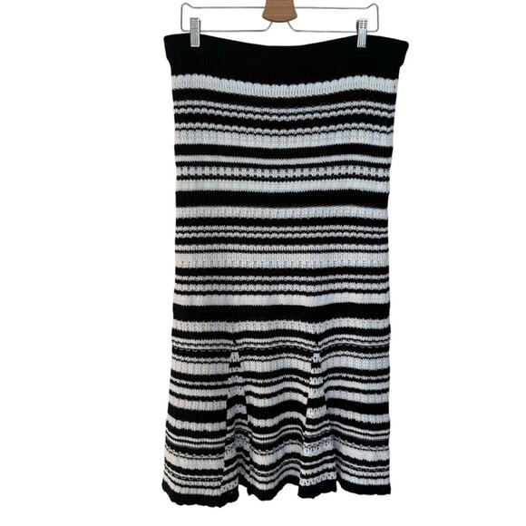 Scoop Black And White Crochet Knit Midi Skirt Size XL 16 - 18 - Picture 2 of 4